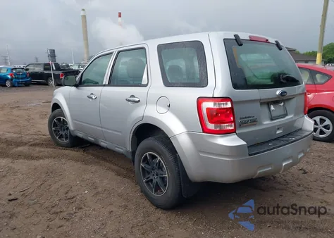 2010 Ford Escape Xls z USA, uszkodzony, nr VIN 1FMCU0C79AKC82375